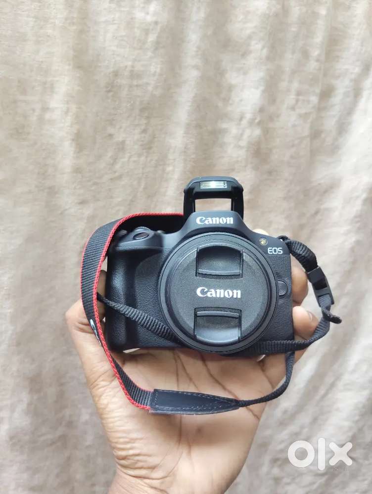 Canon r100 camera mirrorless