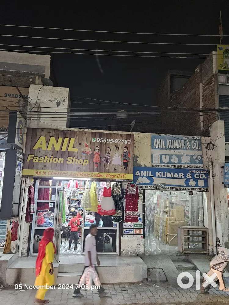 Shop for rent at main chowk main road paras ram nagar