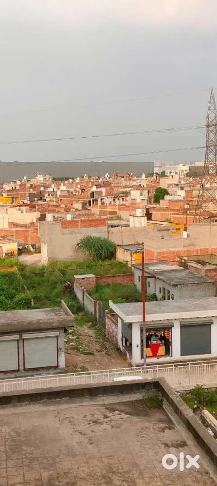 अपना सपना हुआ साकार मैट्रो स्टेशन के नजदीक गेट बंद सोसायटी में अपना घर