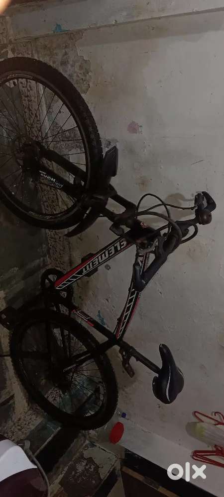 Ekadam acchi cycle hai chalne mein smooth Hai