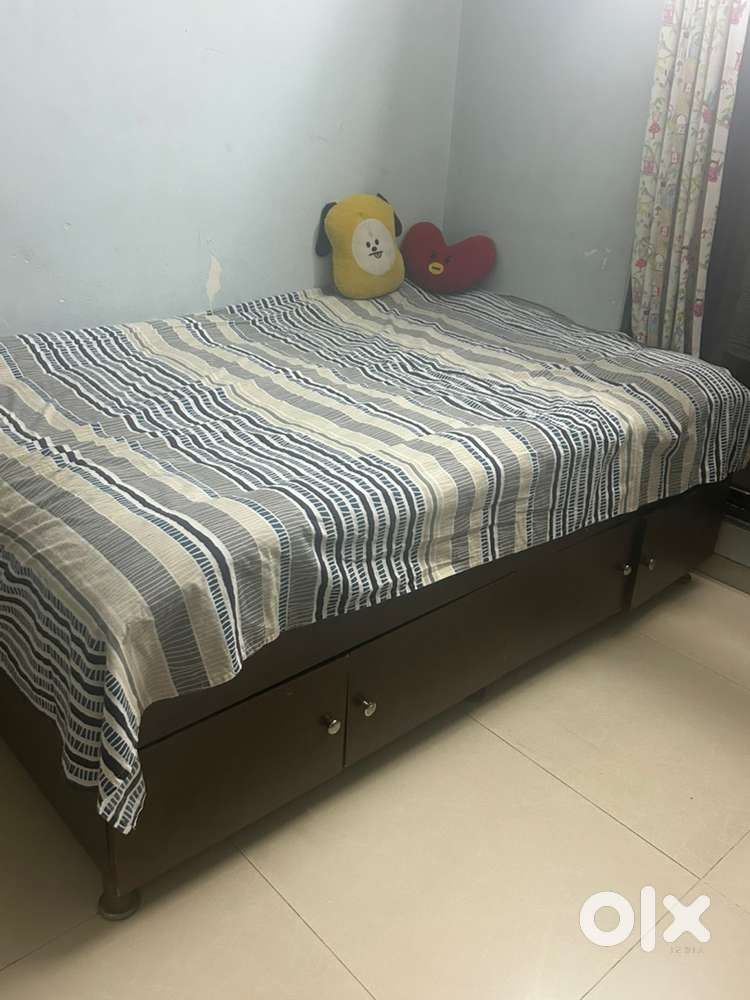 Single bed with storage