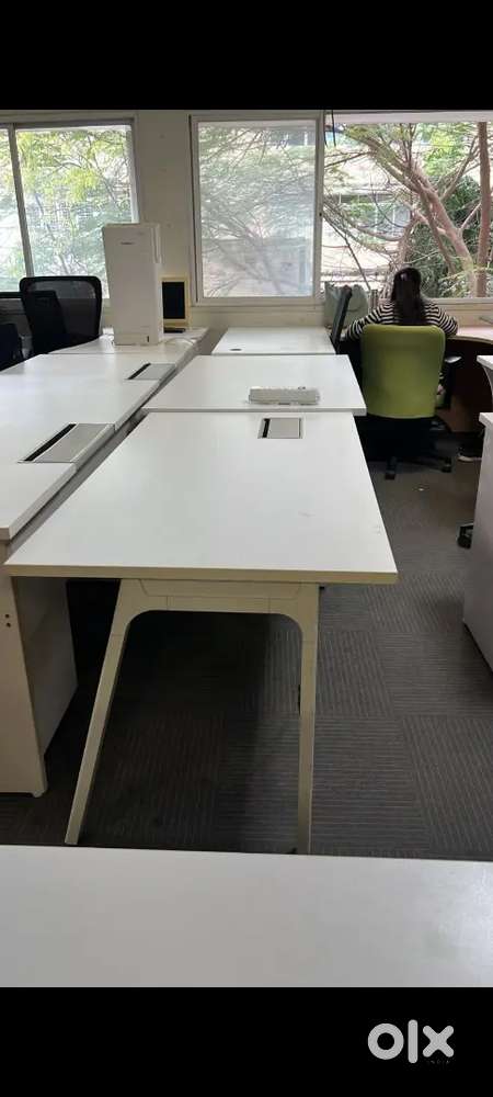 4'6*2'4 Steelcase Tables with Aluminium White Metal Base