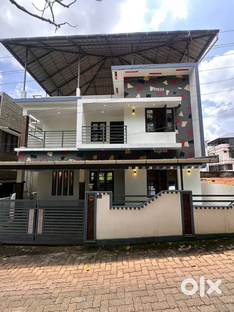 Kakkanad pukkattupady 3 bhk Bus stop 100mtr near Edapally, Kalamassery
