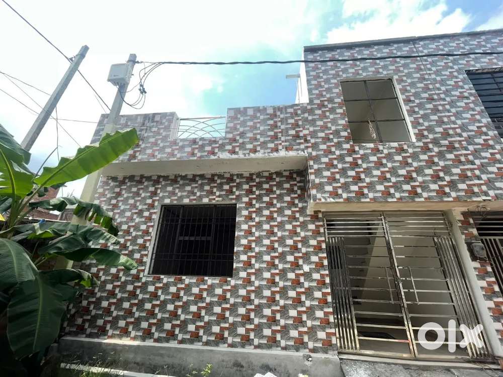 100 Gaj House in gated colony for 45 lakhs only.