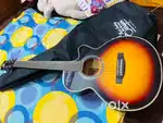 Acoustic Guitar with Bag – Excellent Condition