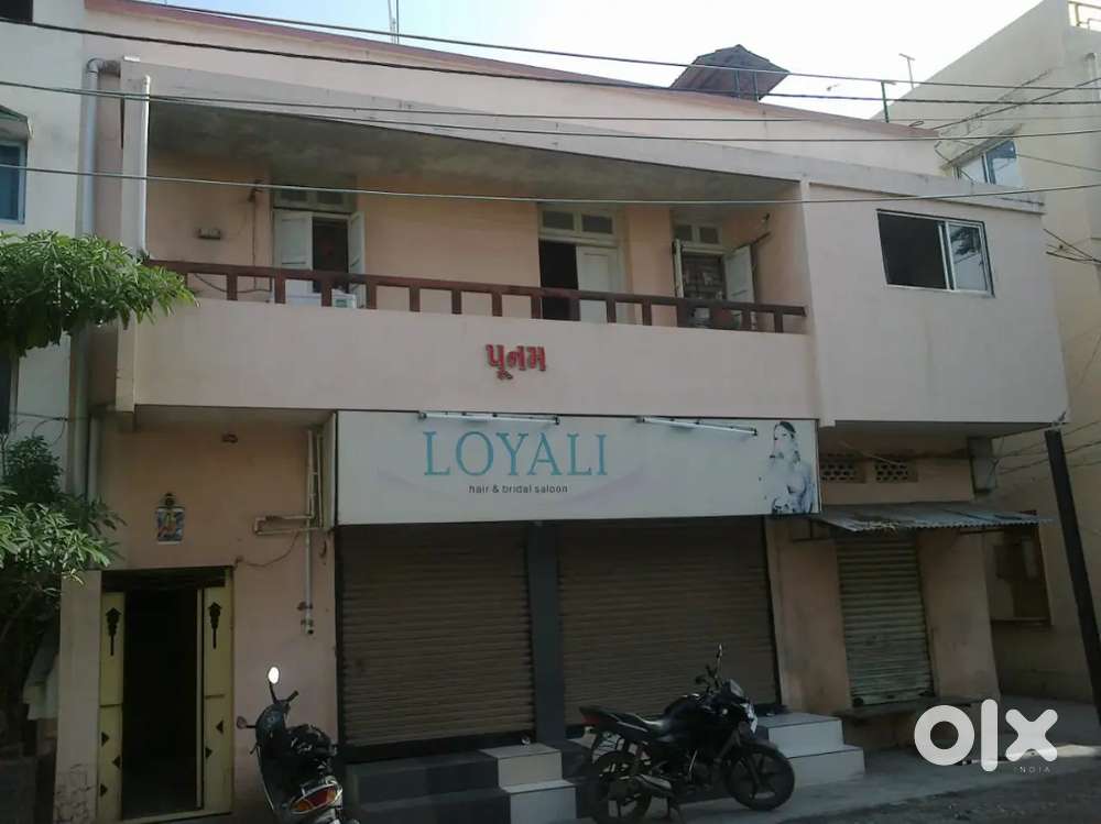 3 BHK with 3 shops - House for sell