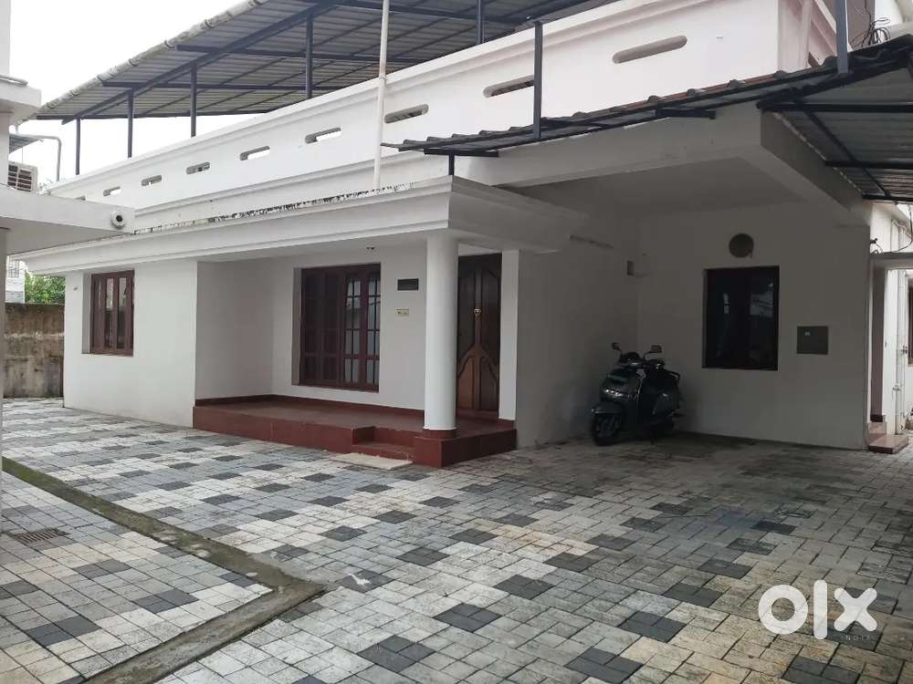 Independent house commercial 40000rs rent 1800sqf  panampilly nager