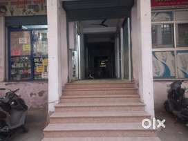 1500 square feet reori talab Main road pe khali ha guest house ke liye