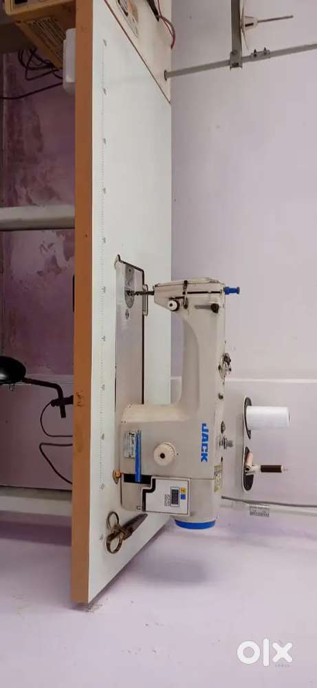 INDUSTRIAL SEWING MACHINE