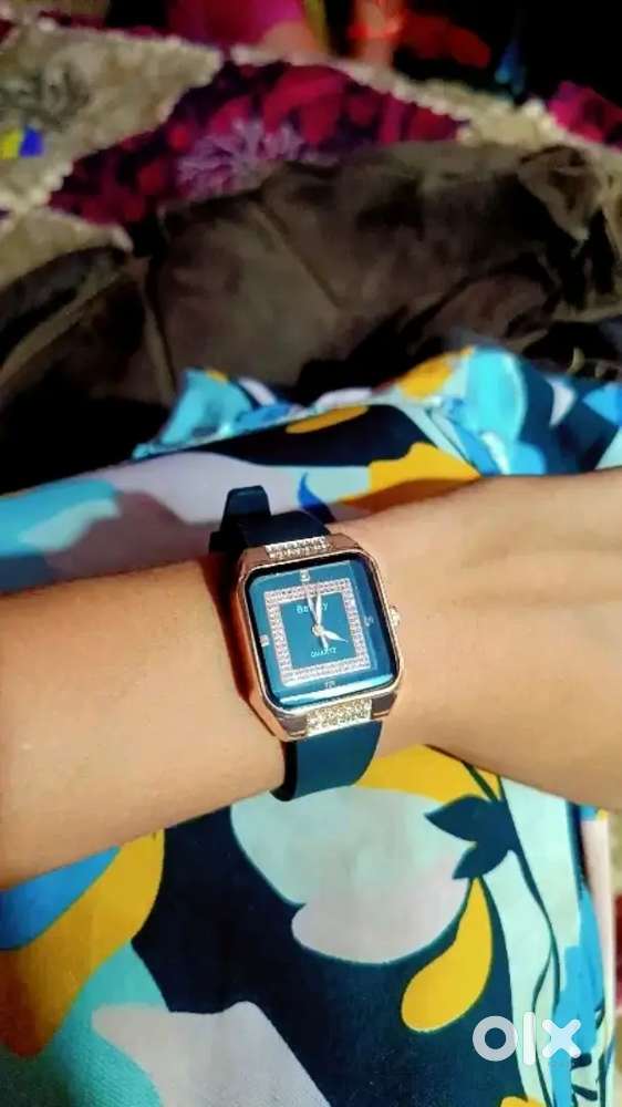 Analog wrist watch
