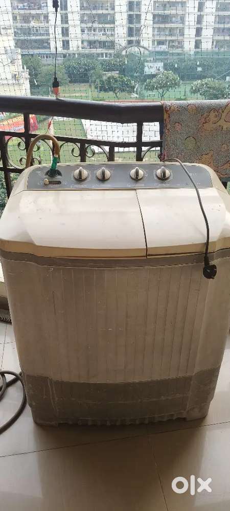 LG 6.8 kg Semi Automatic washing for sale