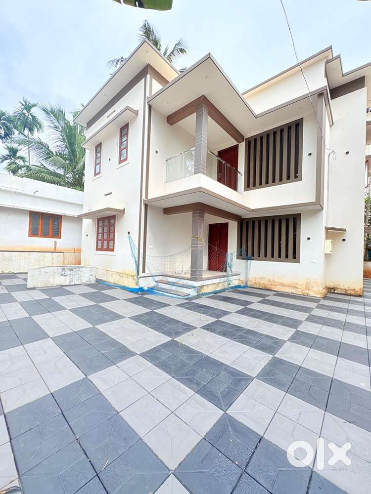 Kalandythazham 5 Cent 4 Bed House