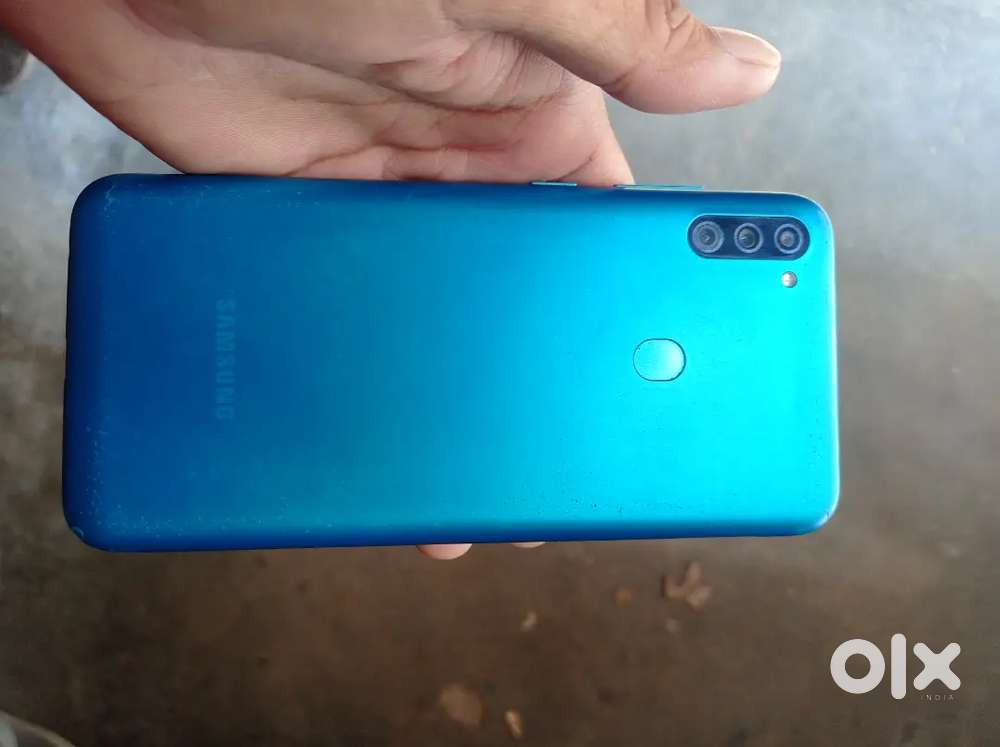 M11 4/64 only phone koi problem ni