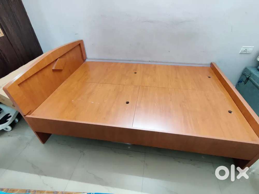 Selling 4*6 double cot