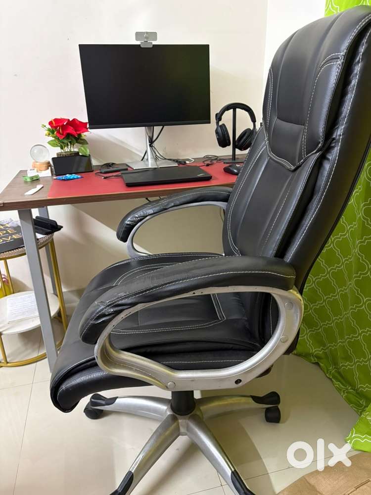 Computer table + office chair