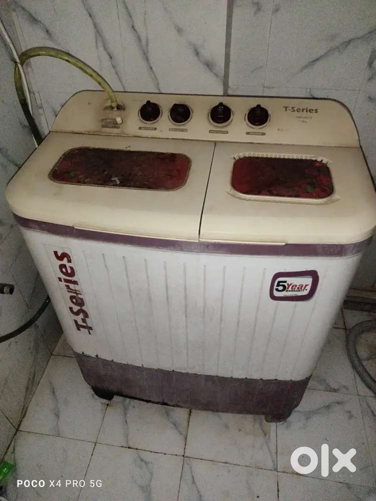 Selling Washing machine 2 yrs old 4000/-  only