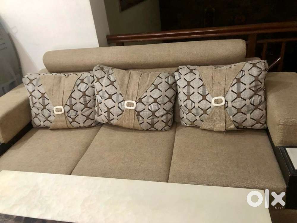 3+2=5 seater sofa with 5 large coushions