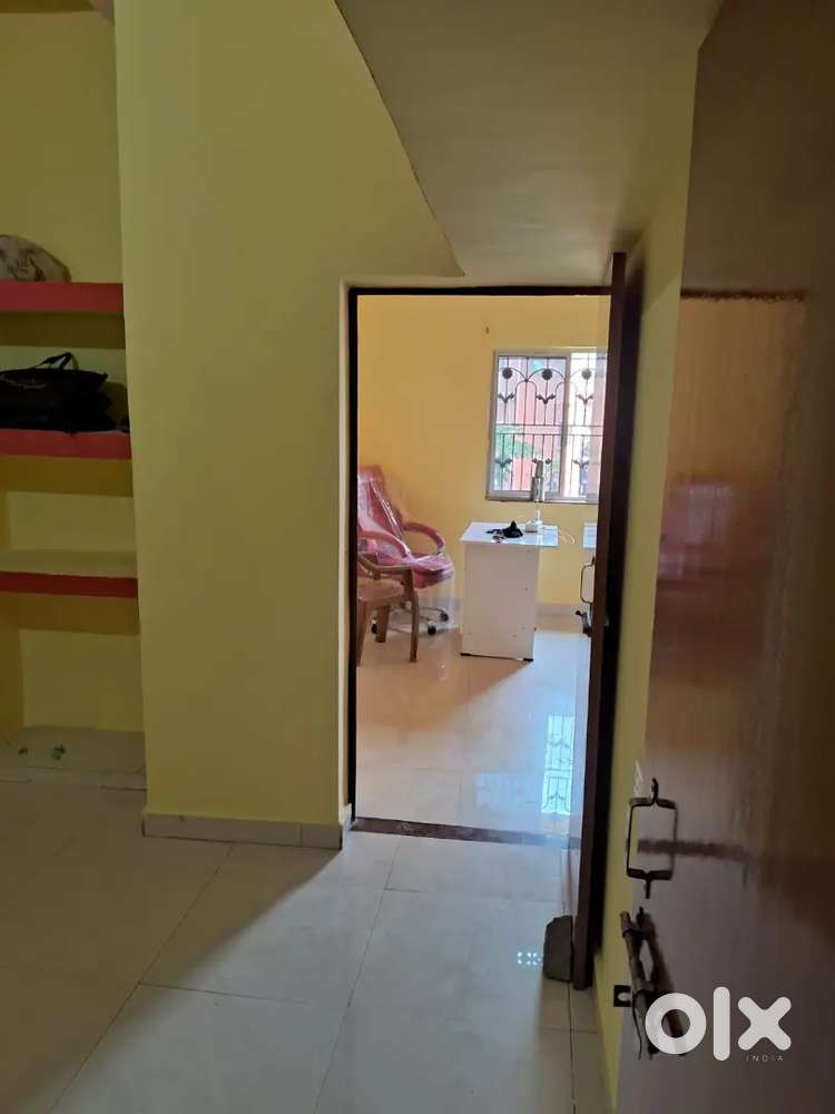 ROOM AVAILABLE FOR RENT AT AFFORDABLE AND NEGOTIABLE PRICE.