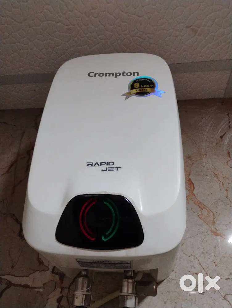 3L Crompton Geyser perfect running condition and within Warranty.