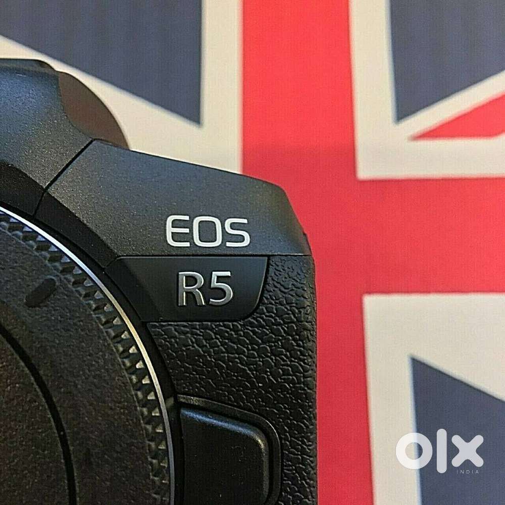 Canon EOS R5 Mirrorless 45MP Camera & RF 24-105mm f4.0-7.1 IS STM lens