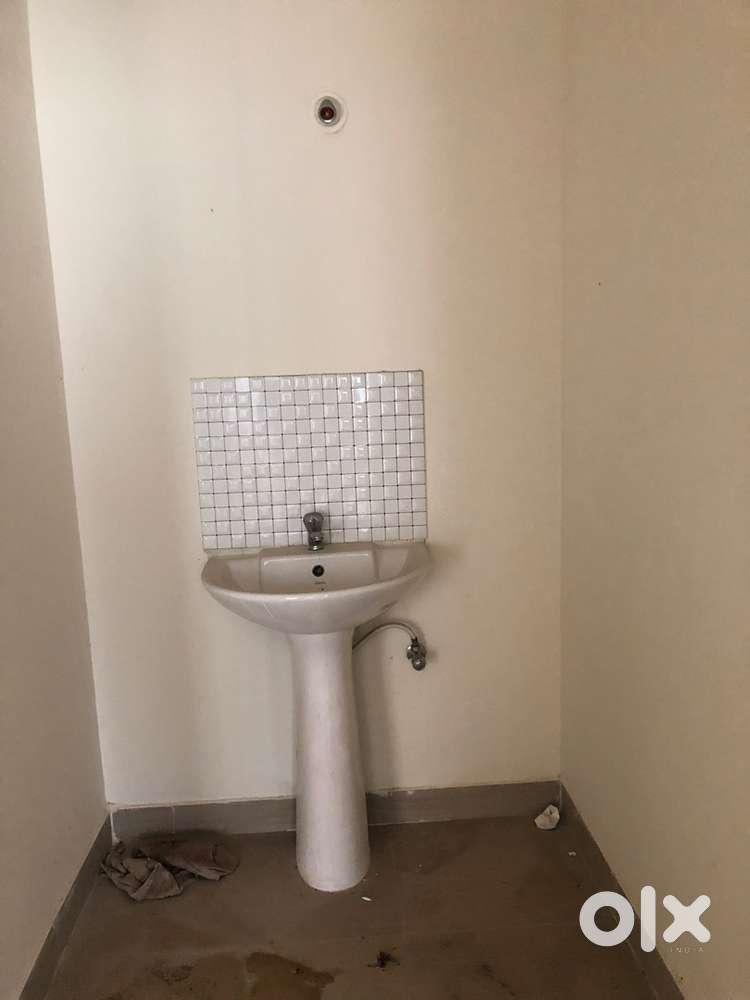 NEW Cera Pedestal Wash Basin - 3 Nos. White Color. Not used.