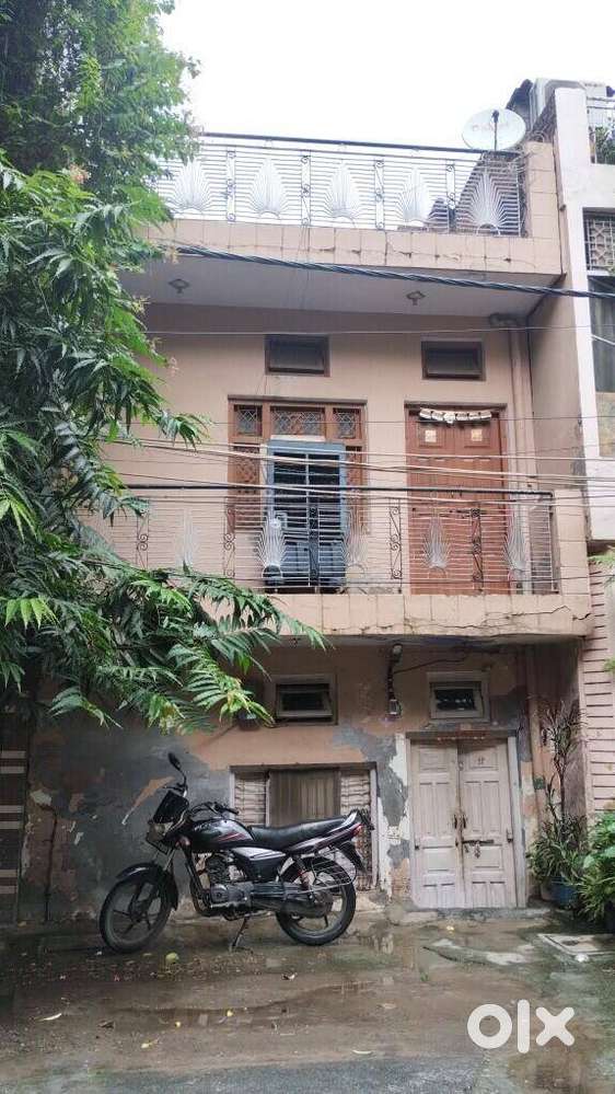 75 Gaj Plot in Bihari Colony