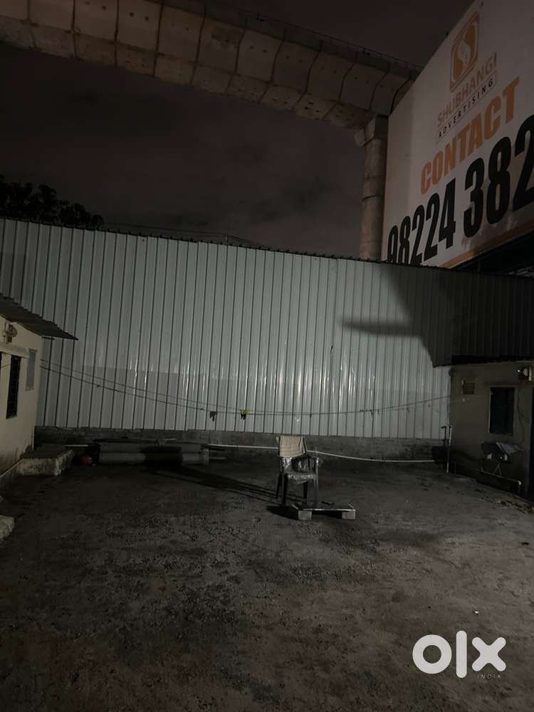 5000 sq ft space with shops and rooms available for rent or lease