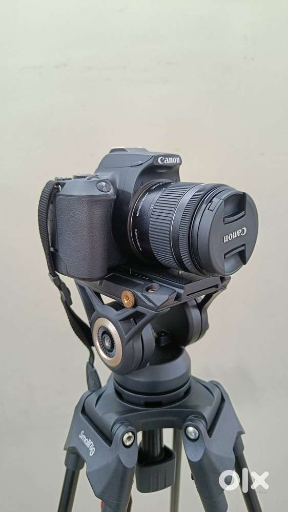 Canon EOS 200D II with 18-55mm IS STM Lens – with 2 Batteries