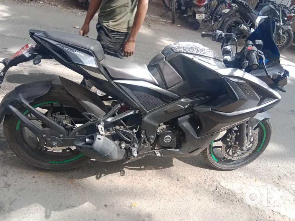 Bajaj pulsar RS, 200 (2024 ) ( 12000 km )