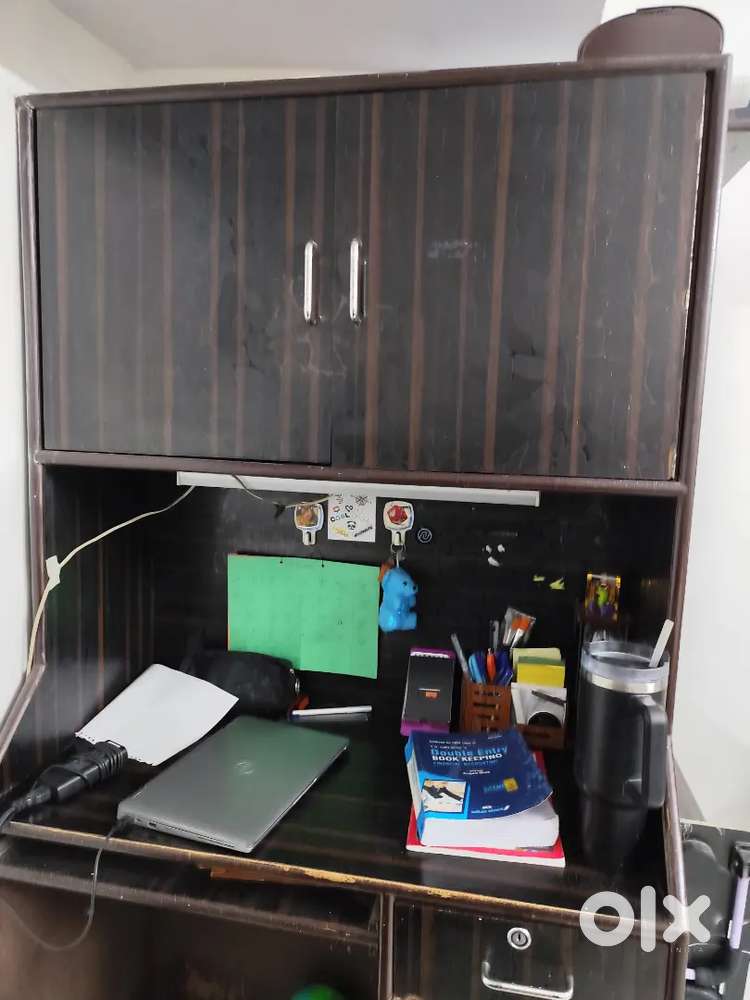 Selling wooden branded Sagwan wood Study Table and dressing table
