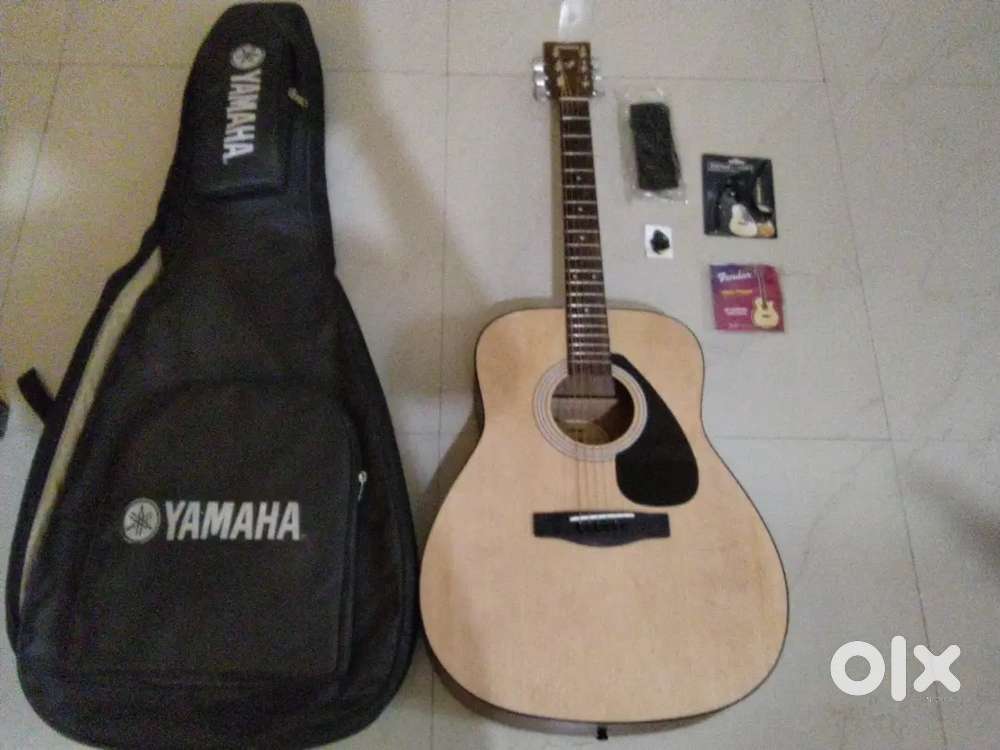 Yamaha f280 acoustic guitar