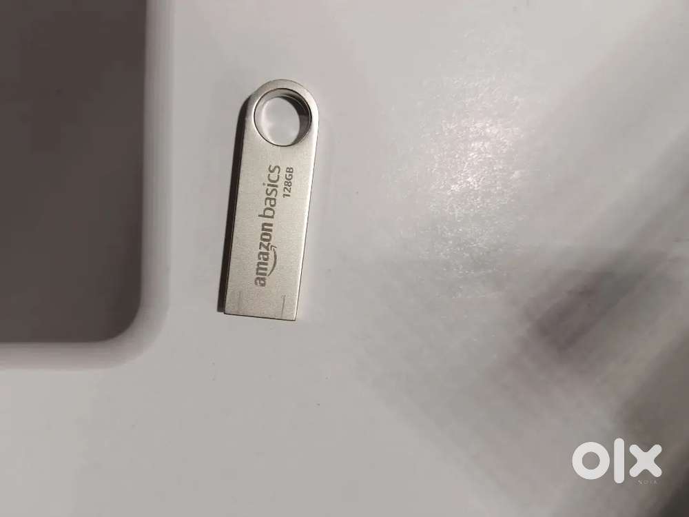 Amazon Basics 128 GB Flash Drive  USB 3.0  Upto 150 MB/s