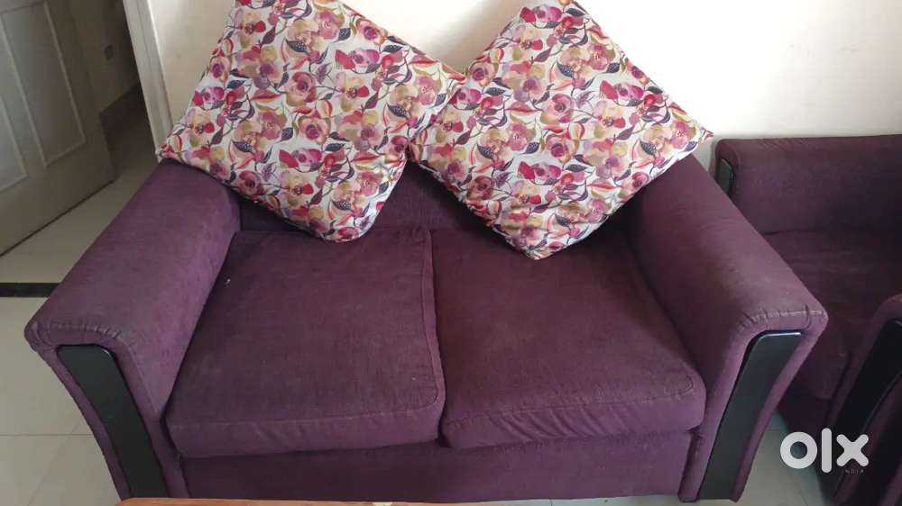 4 seater sofa set and table..very good condition