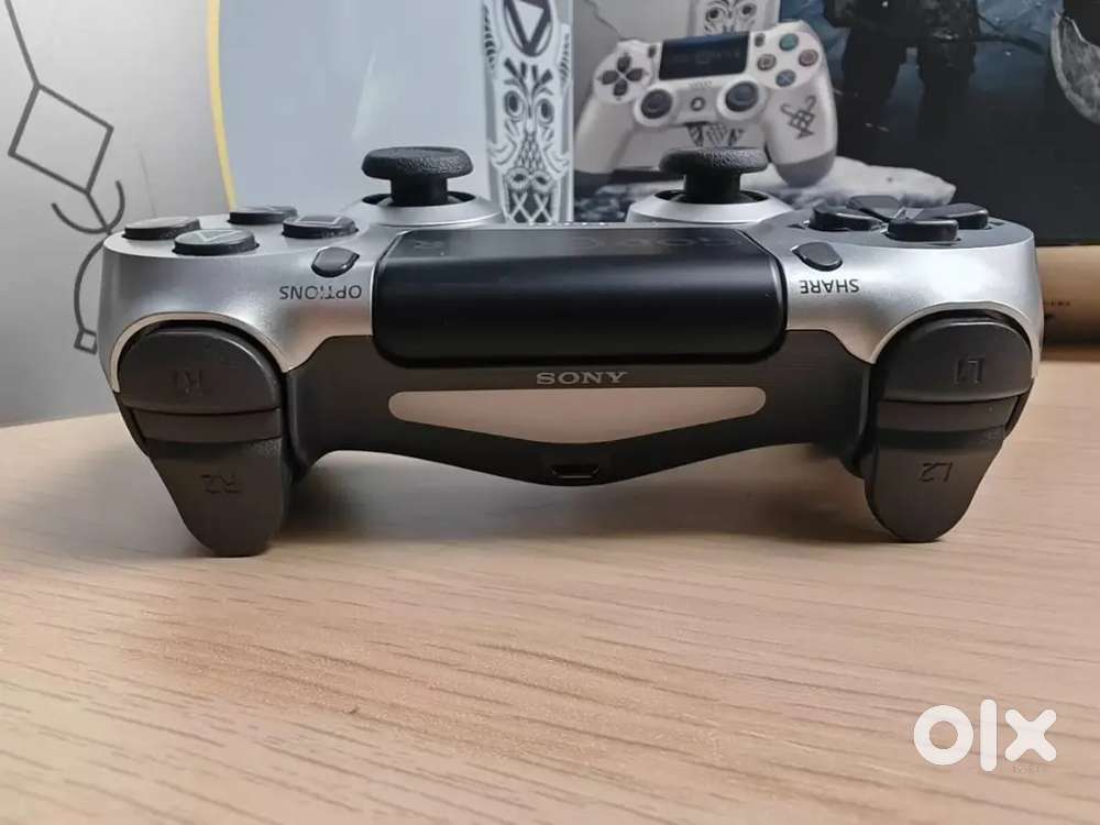 PS4 Pro Limited Edition God of War 1 TB + Grey Controller Console