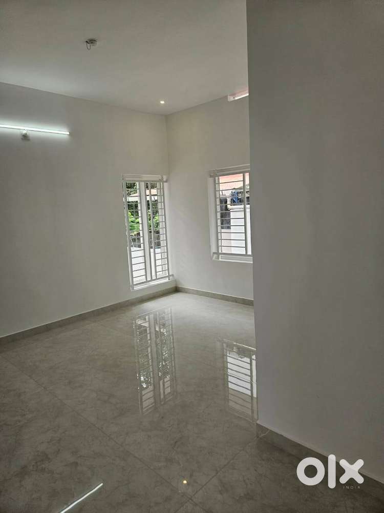 4 bhk rental Apt  near Keralavarma College