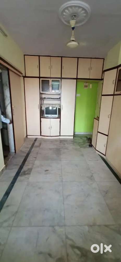 1 Rk flat fully furnished Carpet 250 sq.ft Rent 28 k deposit 3 month