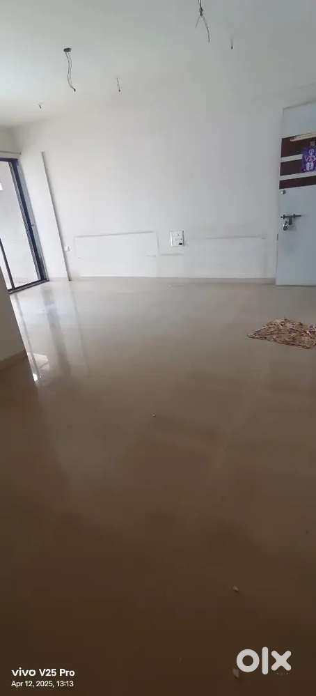 3bhk Maitri Tower near Neharu maidan 1.70 cr.