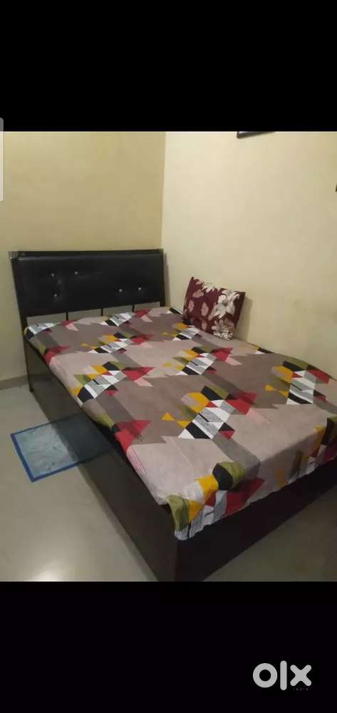 5 by 6 bed for sell urgently