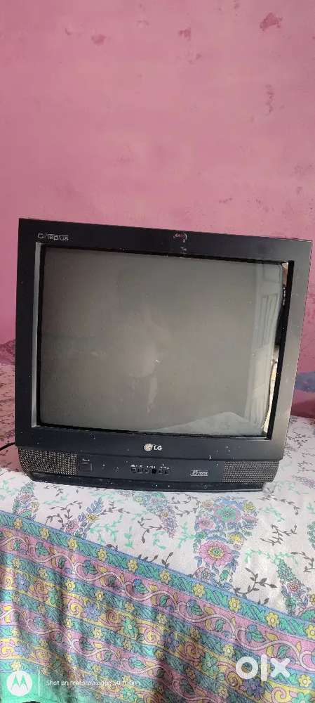 LG T v  24 inches