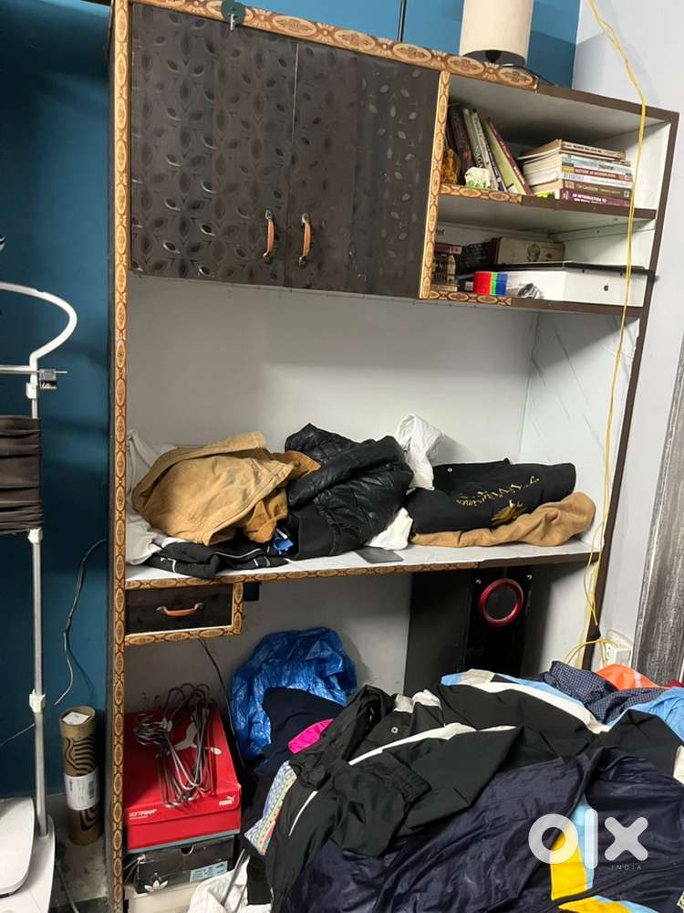 BIG WADROBE OR STUDY TABLE