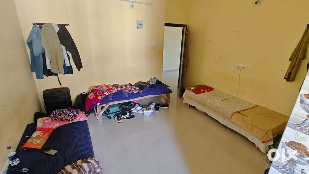 Boy’s Hostel/PG Available