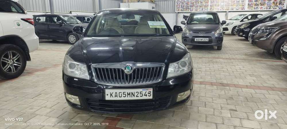 Skoda Laura Ambiente 2.0 TDI CR Automatic, 2013, Diesel