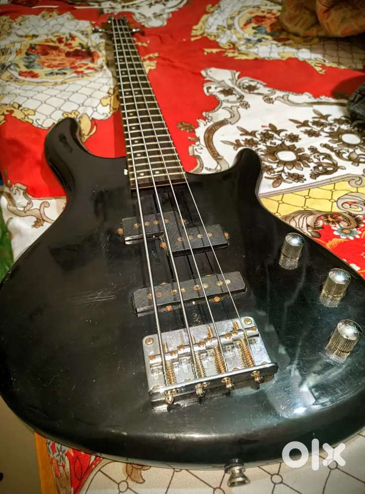 CORT ACTION (INDONESIAN MADE) BASS GUITAR