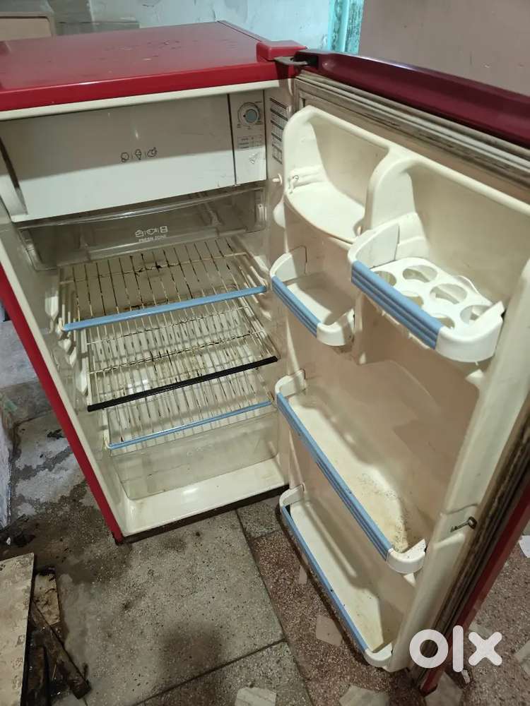 Fridge marron colour