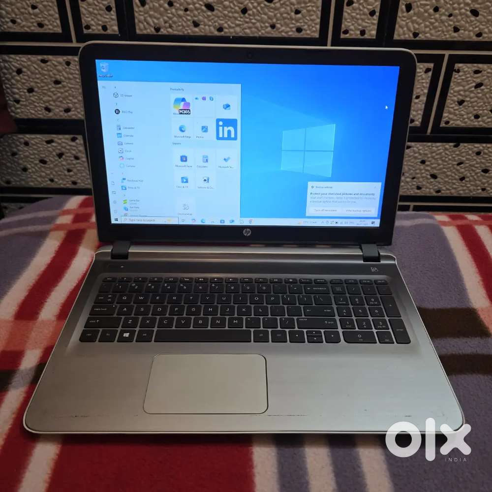 Hp core i5 6th white colour 8/ 1tb.