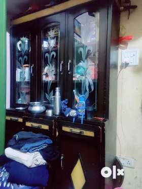 Showcase full size totally new condition with 3 3 3desk ..Mirrors