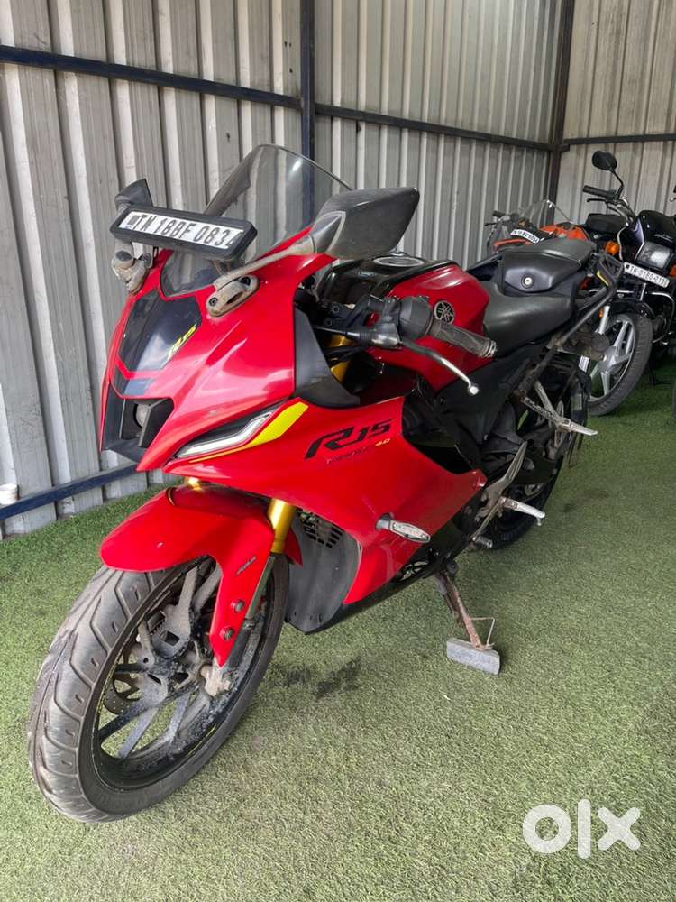 Yamaha R15 v4