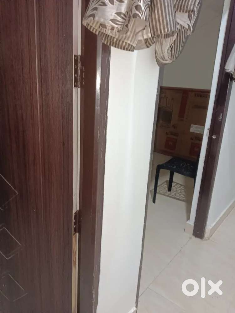 2bhk flat khali h