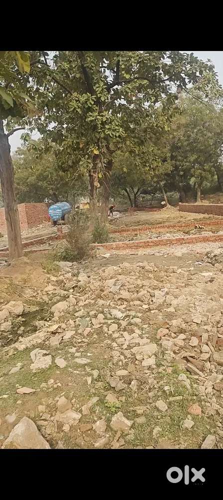 Free hold plot 300 mtrs from amity