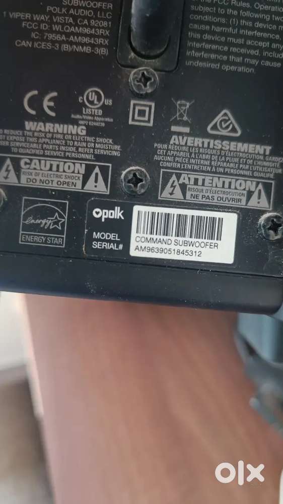 Polk audio sound bar with woofer